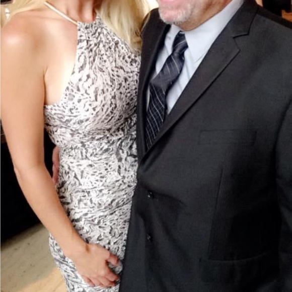 Dress worn once - Picture 7 of 8